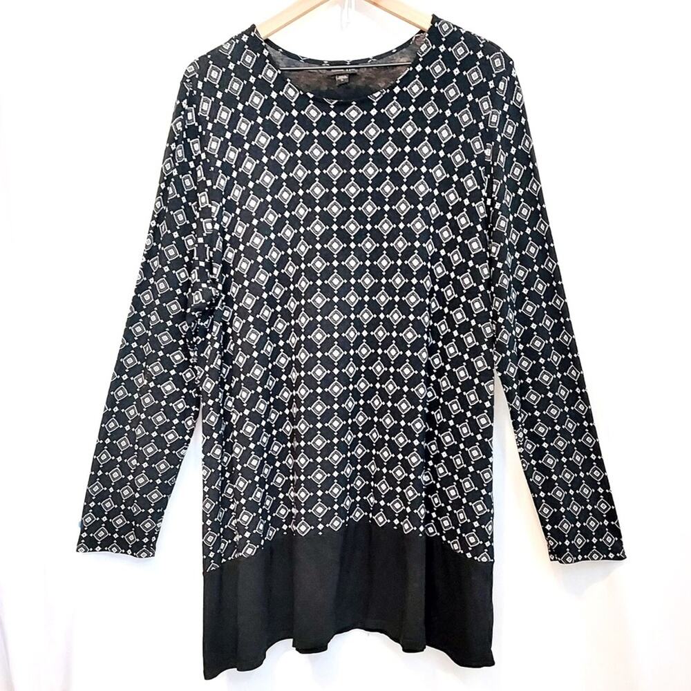 J. JILL Wearever Collection Black White Gray Geometric Pattern Tunic Blouse Top